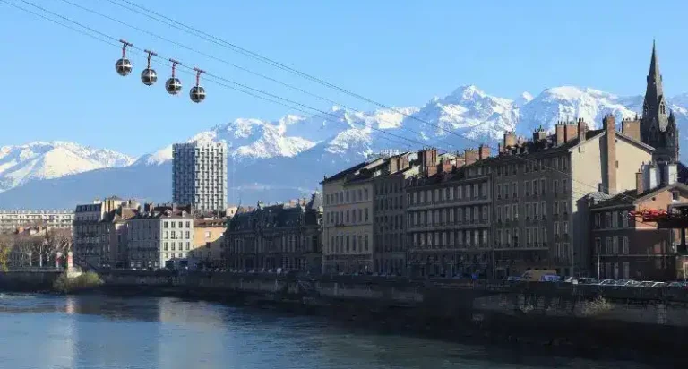 Aides à la rénovation énergétique en Isère : vue de Grenoble