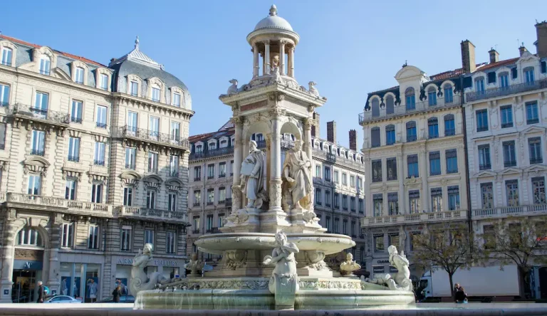 Place des Jacobins : obtenir un plan pluriannuel de travaux à Lyon