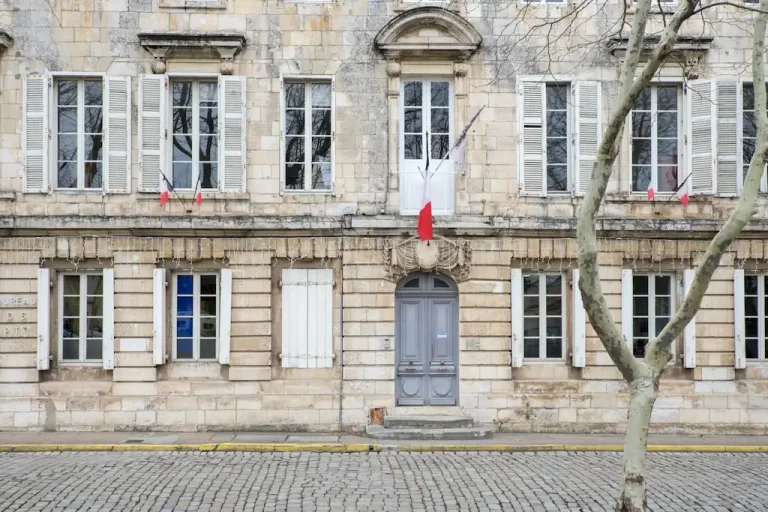 Bâtiment tertiaire public concerné par l'audit énergétique tertiaire