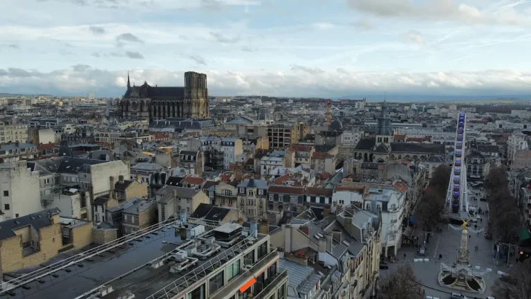 Vue de Reims pour les aides à la rénovation énergétique dans la Marne (51)
